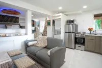 NAPA Suite • Hot Tub • Downtown • Original Art - 4-Star