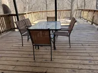 Secluded 2 bedroom cabin near Lake Jackson.