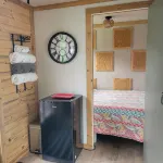 Tiny House with Stunning Mountain Views, 5 Min Forested Trail Walk to Arrow Lake - 2-Star