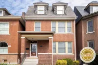 Space & Luxury in Central West End + Private Parking + Excellent Location! - Jacuzzi