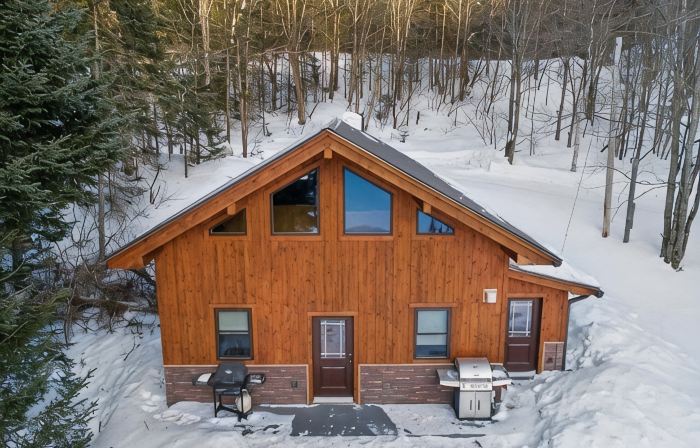 Pittsburg NH Waterfront Cabin. Direct Snowmobile & Atv Trail Access. Middle Pond