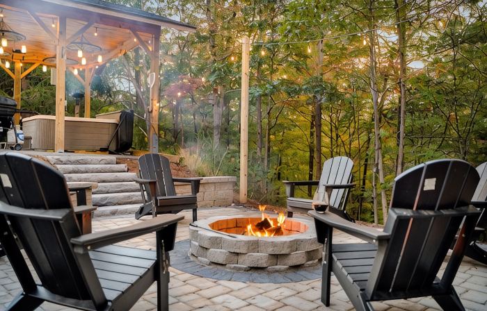 The Hideaway l EV l Hot Tub l Fire Pit l Game Room l .5 Miles to Bryce Resort