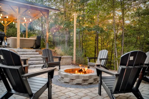 The Hideaway l EV l Hot Tub l Fire Pit l Game Room l .5 Miles to Bryce Resort