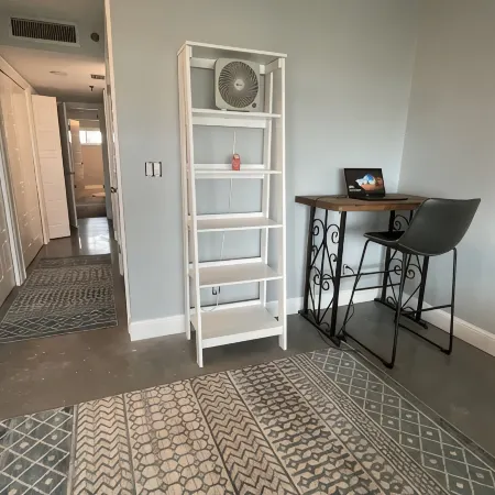 Fully renovated penthouse: 5 min walk to Madeira Beach ~ Come enjoy our oasis!