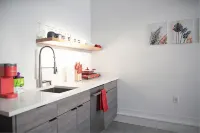 Luxe Modern Ballard Studio: 15 Min to Space Needle - บ้านพักหลังเล็ก