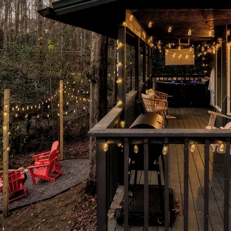 Romantic Cabin with Sauna, Fitness Room in Gatlinburg, Near NP, Pet-Friendly