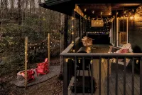 Romantic Cabin with Sauna, Fitness Room in Gatlinburg, Near NP, Pet-Friendly