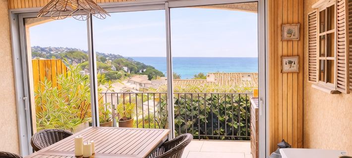 Incredible sea view-beach 300m away-pool-parking-fully renovated-2 bedrooms Hotels in Sainte-Maxime