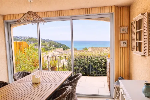 Incredible sea view-beach 300m away-pool-parking-fully renovated-2 bedrooms - Ocean View