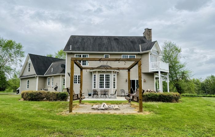 Peaceful Country Retreat 20 Acres Private Pond Hot Tub Sauna Pets