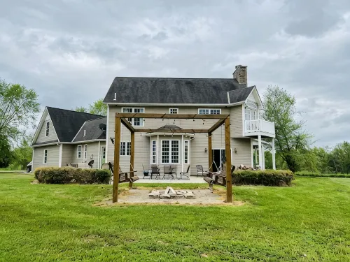 Peaceful Country Retreat 20 Acres Private Pond Hot Tub Sauna Pets