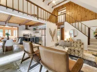 Charming, updated Cabin in The Hideout Hotels in Lake Ariel