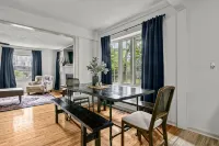 This beautiful home is in the historic Haymount district of Fayetteville. - 3 ดาว