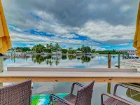 RAMADA SARASOTA CONDO HOTEL#407 Waterfront Balcony, King Bed,  Pool, Kitchenette 휫필드 호텔