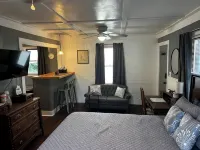 Cute Cottage-Historic District