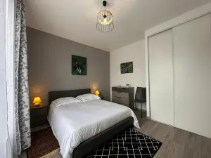 Spacious Flat Close to the Railway Station