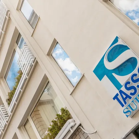 Hotel Tasso Suites & Spa Отели рядом с достопримечательностью «Пляж Петерс»