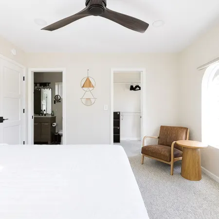 Mtn views, pool, hot tub, fire pit / 2 King suites / game room / modern & luxe