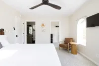 Mtn views, pool, hot tub, fire pit / 2 King suites / game room / modern & luxe