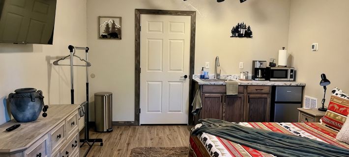 The Bear Den Yellowstone Hotels in Gardiner