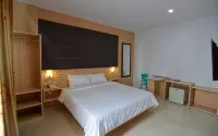 RedDoorz Premium at Hotel T-One Jambi - 2-Star
