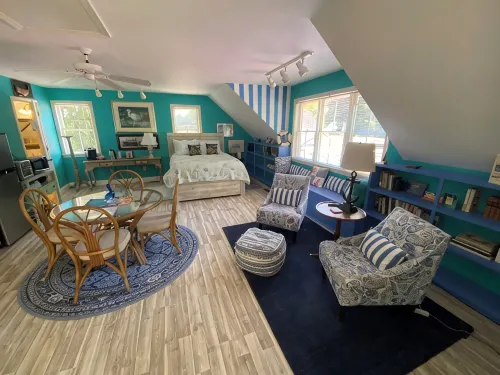 Walk to Downtown Mystic Premiere Carriage House Spacious Loft Apt—Very Private