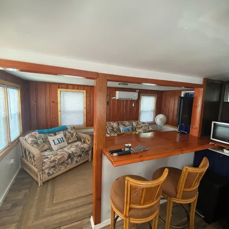 Charming 2-bedroom cottage in delightful Beach Haven