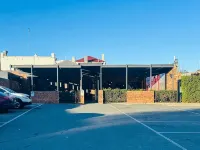 Campaspe Lodge - parking