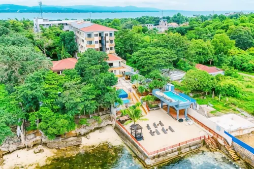 Palmbeach Resort Mactan Cebu powered by Cocotel - Resorts
