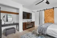 Sunset Getaway ~ Sleeps 8 with Private Beach and Hot Tub - 4-Star