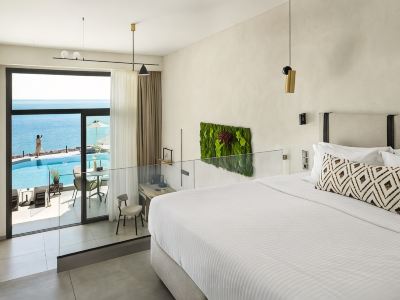Akrotiri Olympus Luxury Suites