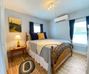 Cozy 1 bedroom cottage on Lincolnville Beach - 4-Star