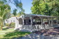 Charming 3-bedrooms house with AC, WiFi in La Libertad 15 Minutes from Airport - 3-Star