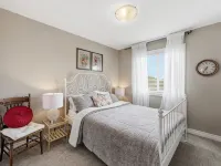 Modern Niagara Retreat 3Br Home Near Falls & Brock Hotels in Thorold