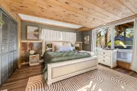 Rustic River Retreat • Hot Tub • Arcade • Beach