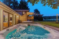 2 Hot Tubs, Firepit, Gameroom, 4mi to Buffalo Trace - Homestays