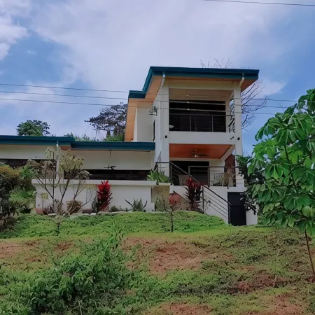 Beautiful 3B / 2.5B New House with private pool surrounded by Jungle & Mountains
