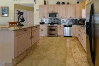 Luxurious Beach Block 4-Bdrm House for the whole family - prices reduced!! - Gym
