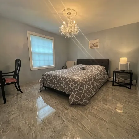 Charming 2-bedroom house in delightful Toms River with fitness room, WiFi