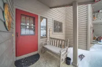 Cozy Rustic Condo minutes from Big Sky Resort & Town Center! Hot Tub & Sauna!