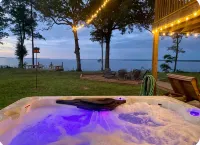 Texas Size, Pet Friendly Barndominium with Hot Tub Overlooking Toledo Bend Lake. - 무료 와이파이