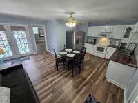 Relax and recharge in this 1 Bedroom Apartment near the heart of Cleveland - 3성급