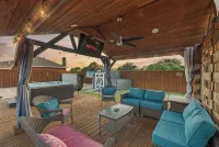 2 minutes from lake, Pickleball, Hot Tub, Pool table! - Boutique