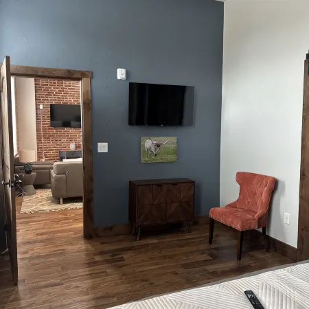 Suite 3 Beautiful 2-Bedroom Apartment in Aubrey with WiFi, AC