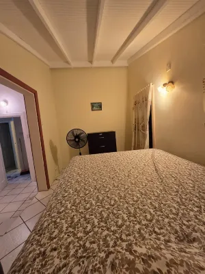 Charming and spacious 2-bedroom 1 bath house in lovely Castries with WiFi, AC, Hotels in 