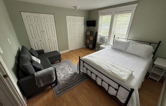 The Bay Breeze. Walk to Downtown Elk Rapids & Lake MI Beaches. Near Torch Lake,
