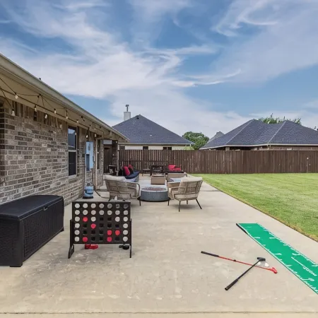 Aggie Escape 4BR+Fire Pit + Yard Games Near A&M