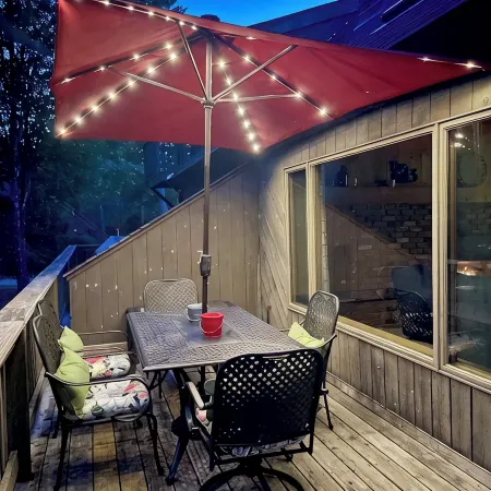 Cozy Townhome Sleeps 10 in the Heart of it All, Just Minutes to Area Attractions