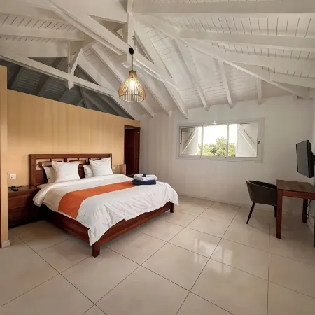 Villa Entièrement Rénovée Située au Centre Avec une Très Très Belle vue sur mer