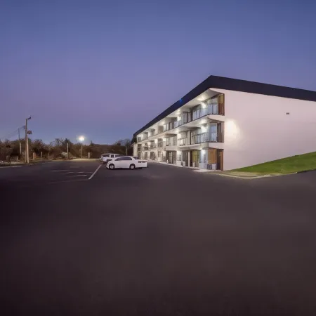 Super 8 by Wyndham Kingsport /I-81